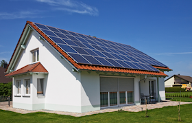 Installation panneaux solaires sur grandes surfaces